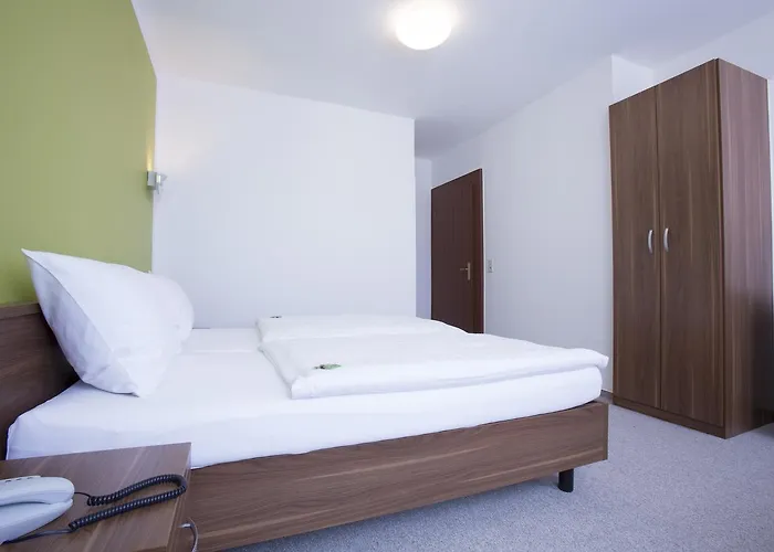 Rhein-ahr בית הארחה 3*